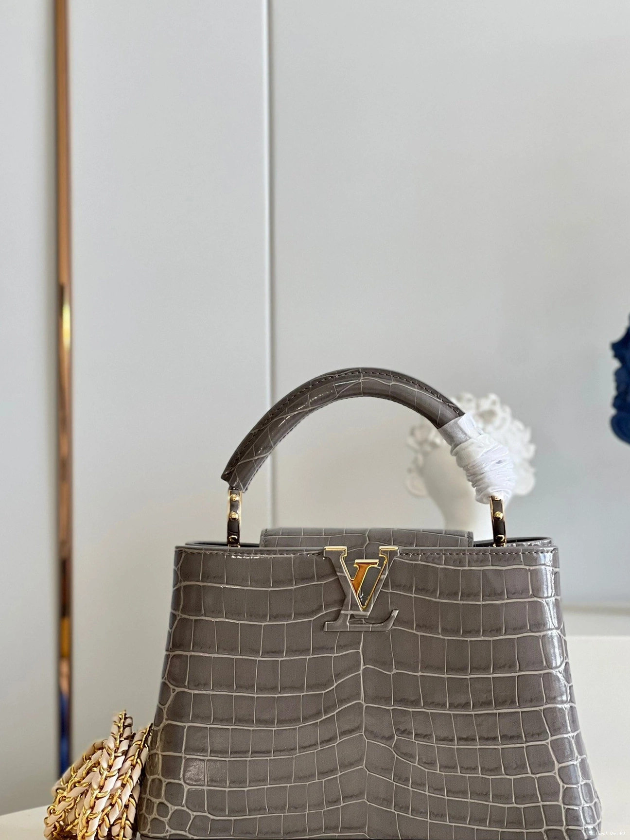 First bag ru BB LOUIS CAPUCINES VUITTON 0716